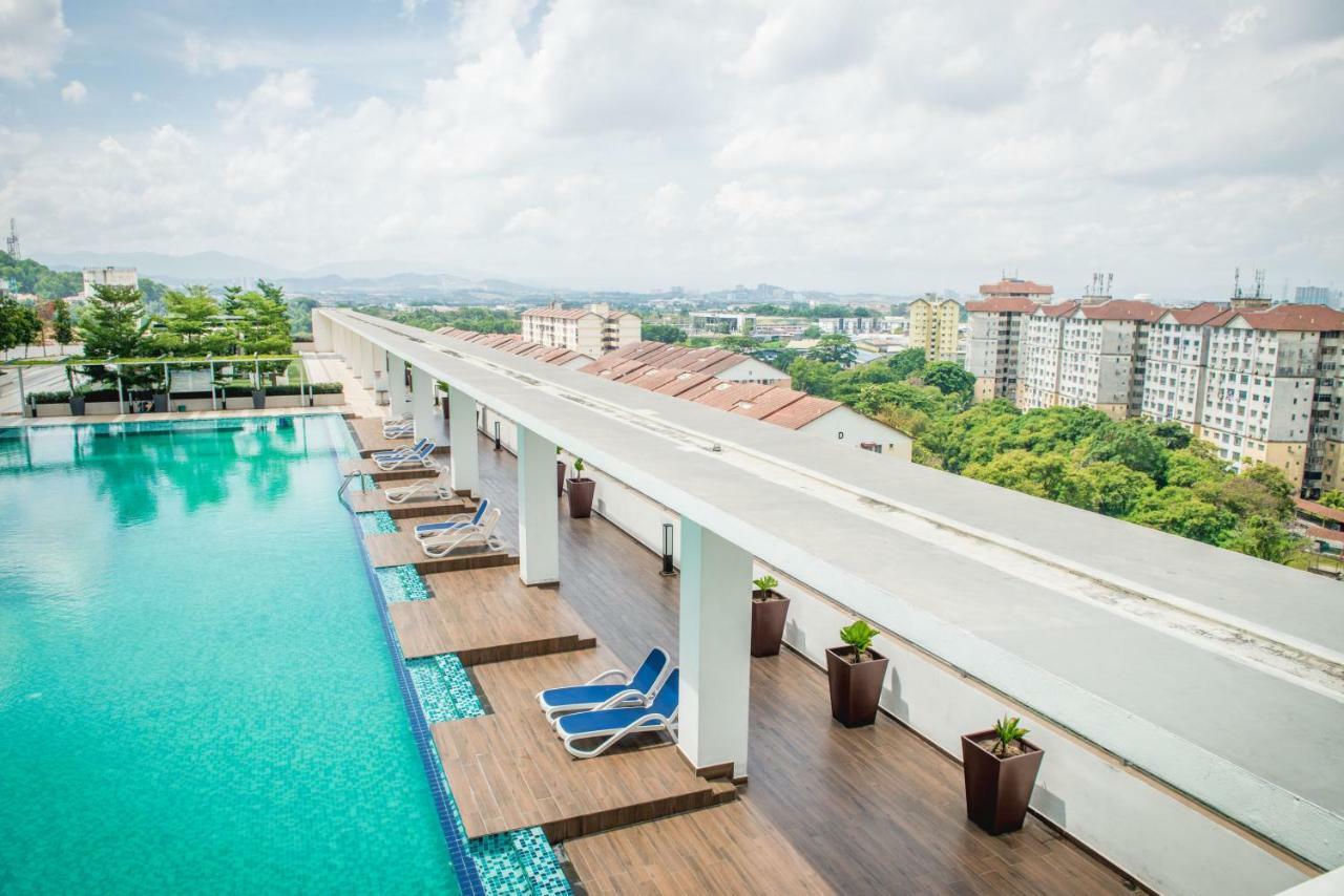 Amerin Mall & Suites เซอรีเคมบางัน ภายนอก รูปภาพ