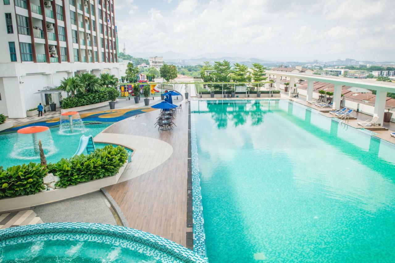 Amerin Mall & Suites เซอรีเคมบางัน ภายนอก รูปภาพ