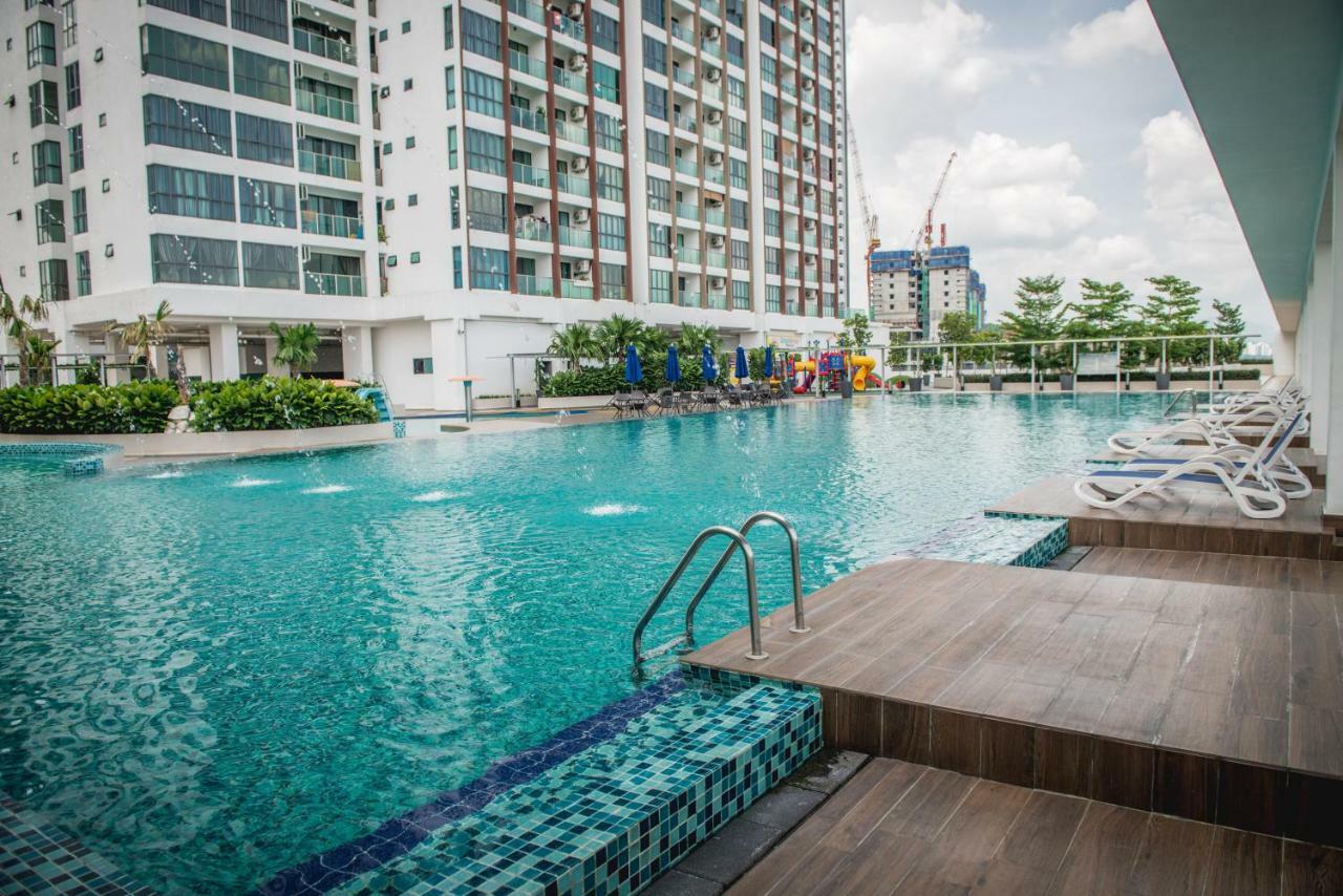 Amerin Mall & Suites เซอรีเคมบางัน ภายนอก รูปภาพ